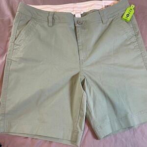 Bass Pro Natural Reflections Women's Spring Valley Bermuda Shorts Size 18 Green